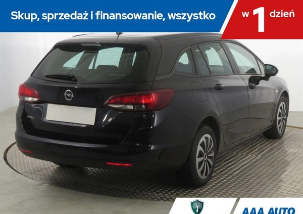 Opel Astra cena 44000 przebieg: 135088, rok produkcji 2019 z Łęczna małe 232